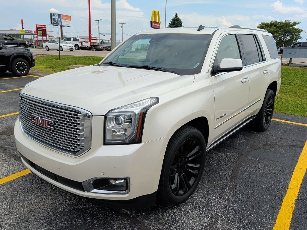 2015 GMC Yukon Denali in White Diamond Tricoat — front three-quarter view